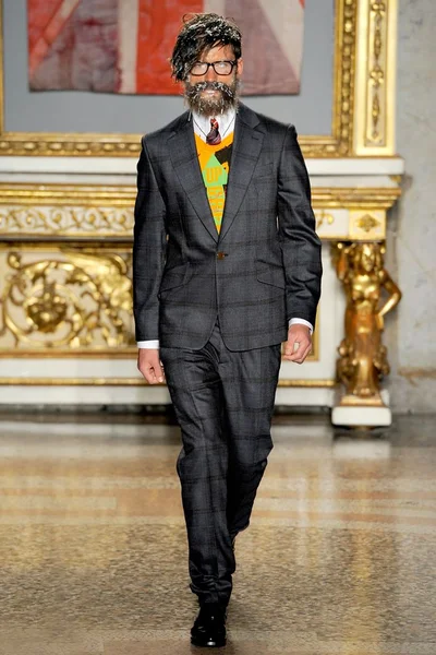 Look 19